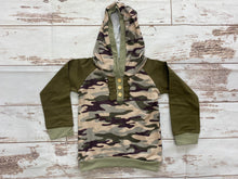 Load image into Gallery viewer, Lightweight Camo Hoodie
